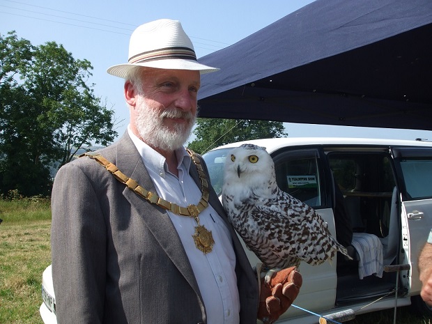 Owl Snowey with Mayor Cllr David Yates